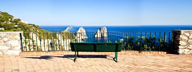 Gran Canaria Ferienwohnung Feriendestination - Capri ist eine blühende Insel mit weißen Gebäuden, die einen schönen Kontrast zum tiefen Blau des Meeres bilden. Die durchschnittlichen Frühlings- und Herbsttemperaturen liegen bei etwa 14°-16°C, die besten Reisemonate sind April, Mai, Juni, September und Oktober. Auch in den Wintermonaten sorgt das milde Klima für Wohlbefinden und eine üppige Vegetation. Die beliebtesten Orte für Capri Ferien, locken mit besten Angebote für Hotels und Ferienunterkünfte mit Werbeaktionen, Rabatten, Sonderangebote für Capri Urlaub buchen.